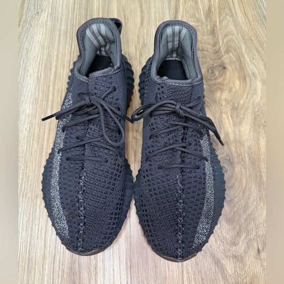 adidas Yeezy Boost 350 V2 - Size 7 EUC - Picture 1 of 6